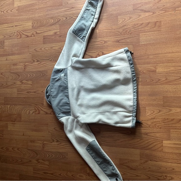 The North Face Fleece Jacket - Picture 4 of 7